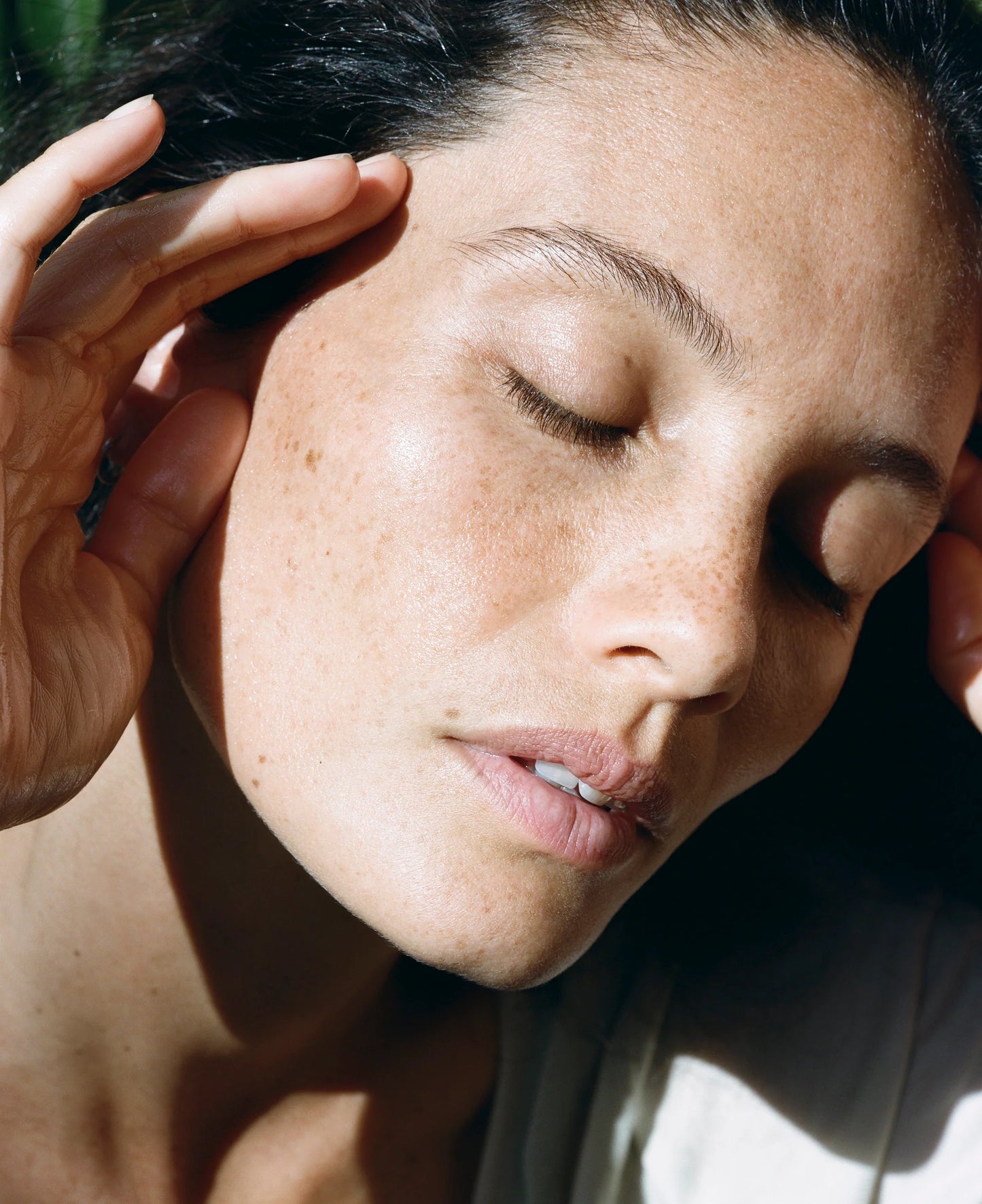 Green Botanical Serum from ACTIVIST application on face