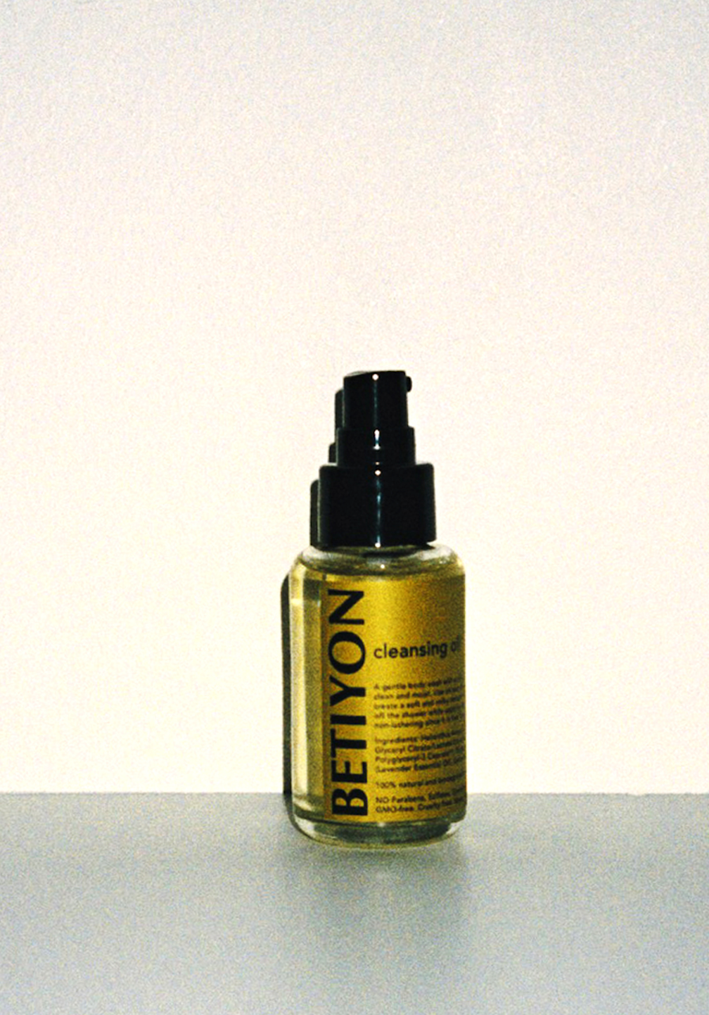 Cleansing Oil in travel size bottle from Betiyon